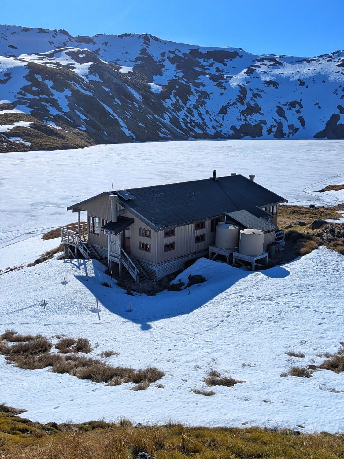 alpine hut , New Zealand, Angelus hut, winter conditions